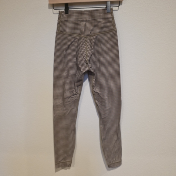 Women's Gold Patterned Activewear Set - Picture 7 of 8